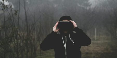 twitter-In-Stream_Wide___virtual-reality-1898441_1920-615x308